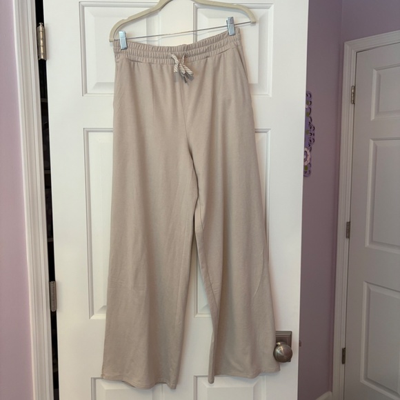 Women's Vuori Halo Essential Wideleg - Short in Ecru Heather - Picture 7 of 9